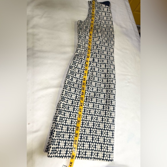BANANA REPUBLIC Navy and white graphic print sleeveless sheath dress size 10. - Picture 14 of 14